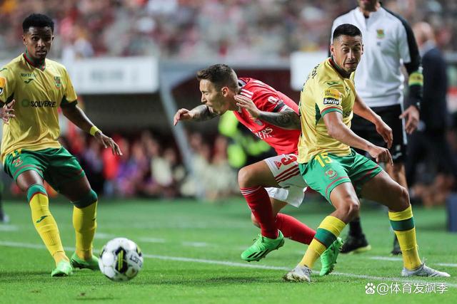 今晚体能课后,沃尔夫斯堡内部沟通备战葡超,悬念犹存,赛程密集仍需轮换 今晚体能课后,沃尔夫斯堡内部沟通备战葡超,悬念犹存,赛程密集仍需轮换