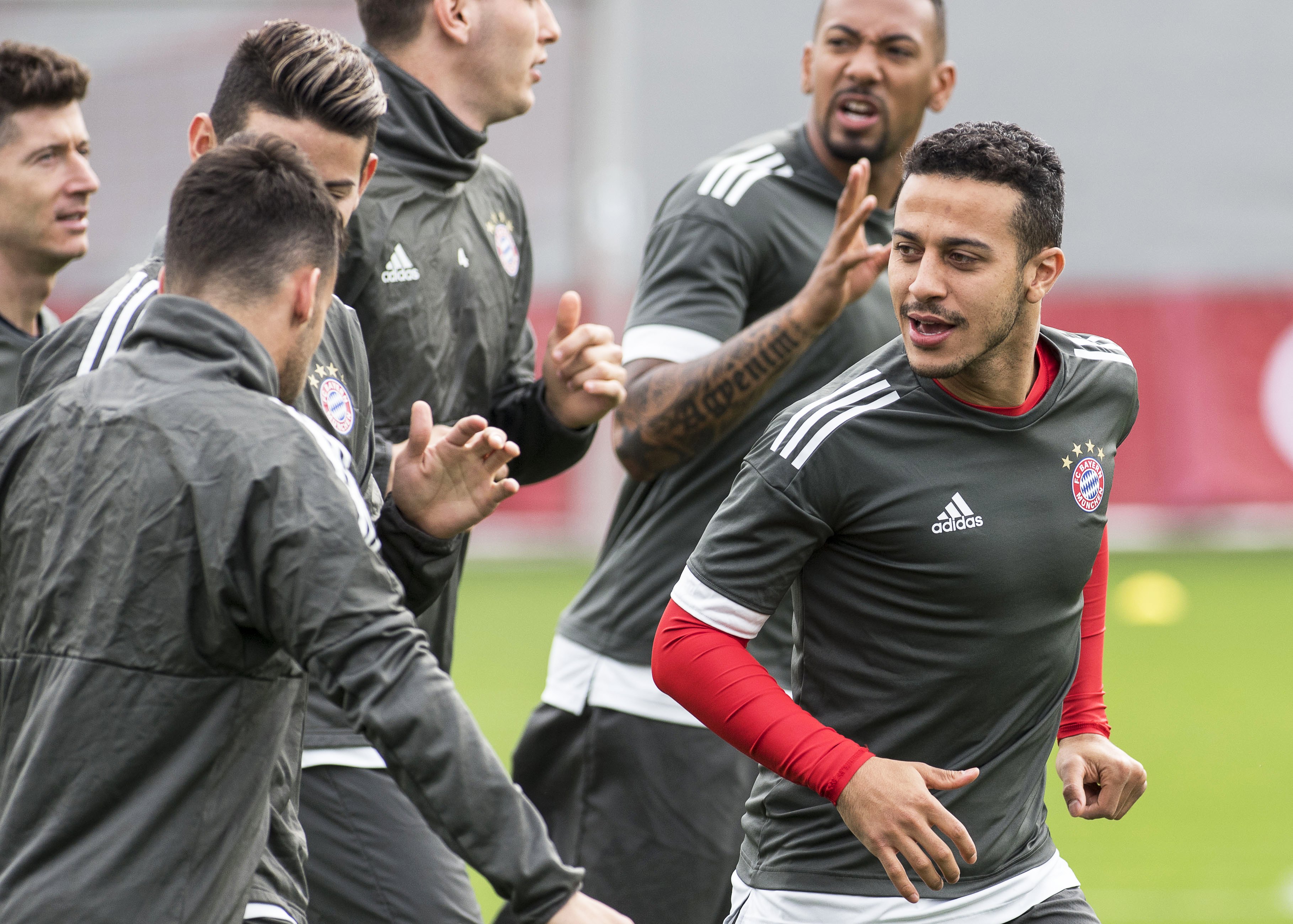 转会期体能课后,斯图加特远射贴柱备战欧冠,压力陡增,年轻球员获得机会 转会期体能课后,斯图加特远射贴柱备战欧冠,压力陡增,年轻球员获得机会