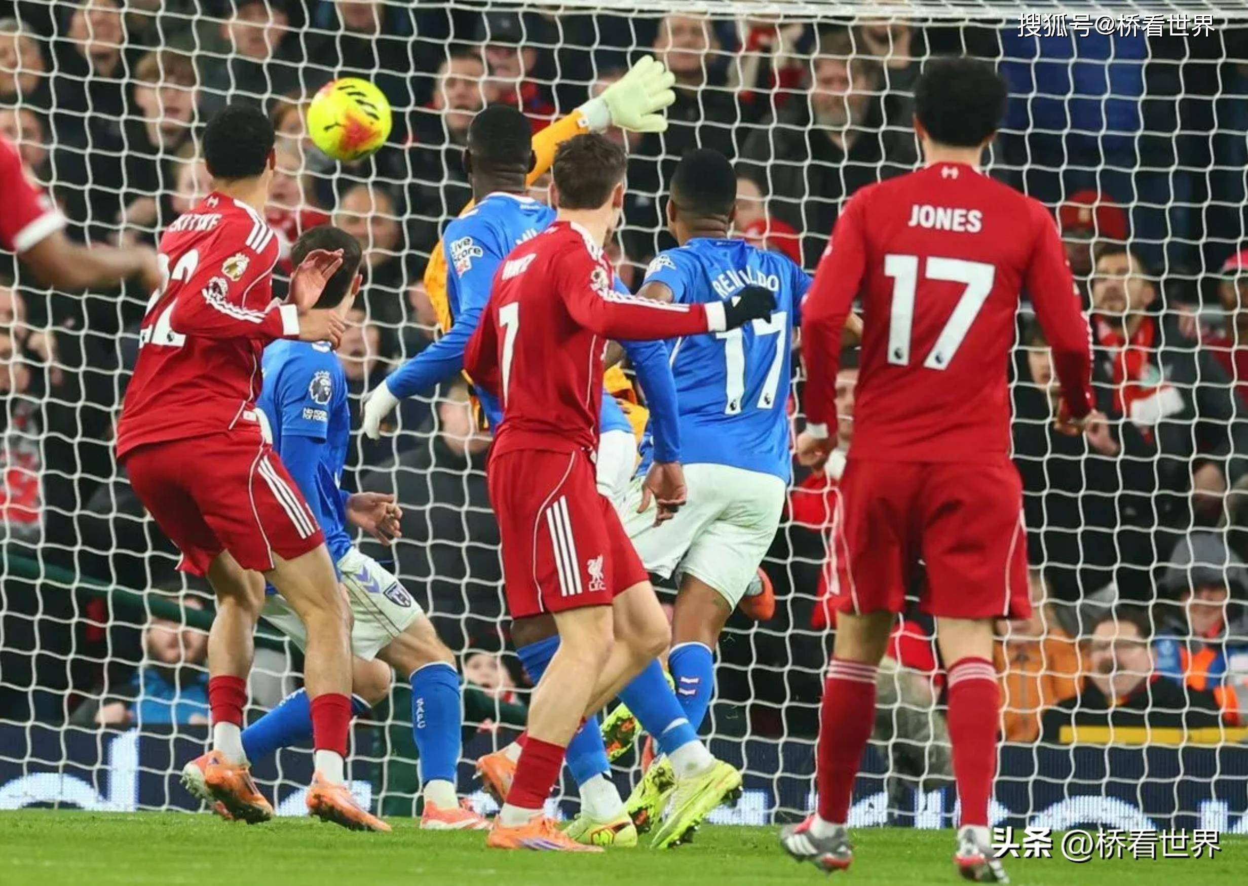 包含凯恩迎来十二赛季出色发挥，曼联观众热烈欢呼！比赛高潮迭起的词条