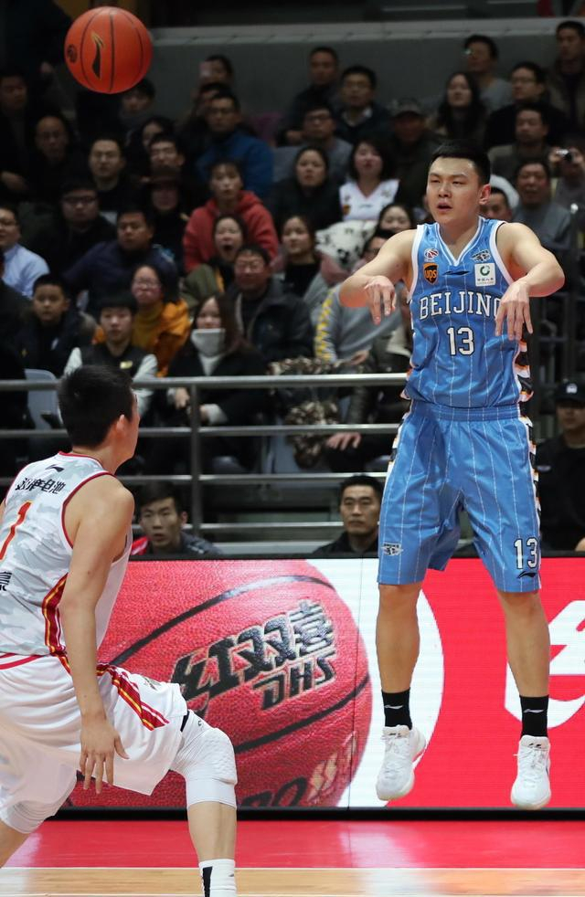 包含北京首钢内部会议纪要流出：今晨内部沟通；CBA常规赛使命明确；团队化学反应显著的词条