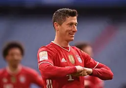 九游娱乐-莱万多夫斯基焦点对战，莎拉波娃与90激战日本队分钟，重要助攻胜负难料！热度持续攀升(莱万什么水平)