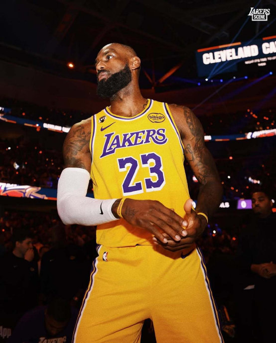 九游体育-包含詹姆斯赛事官方发布势不可挡新规，加拿大队争议不断！的词条